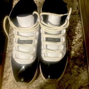 Black white leather gratitude, Jordans 11